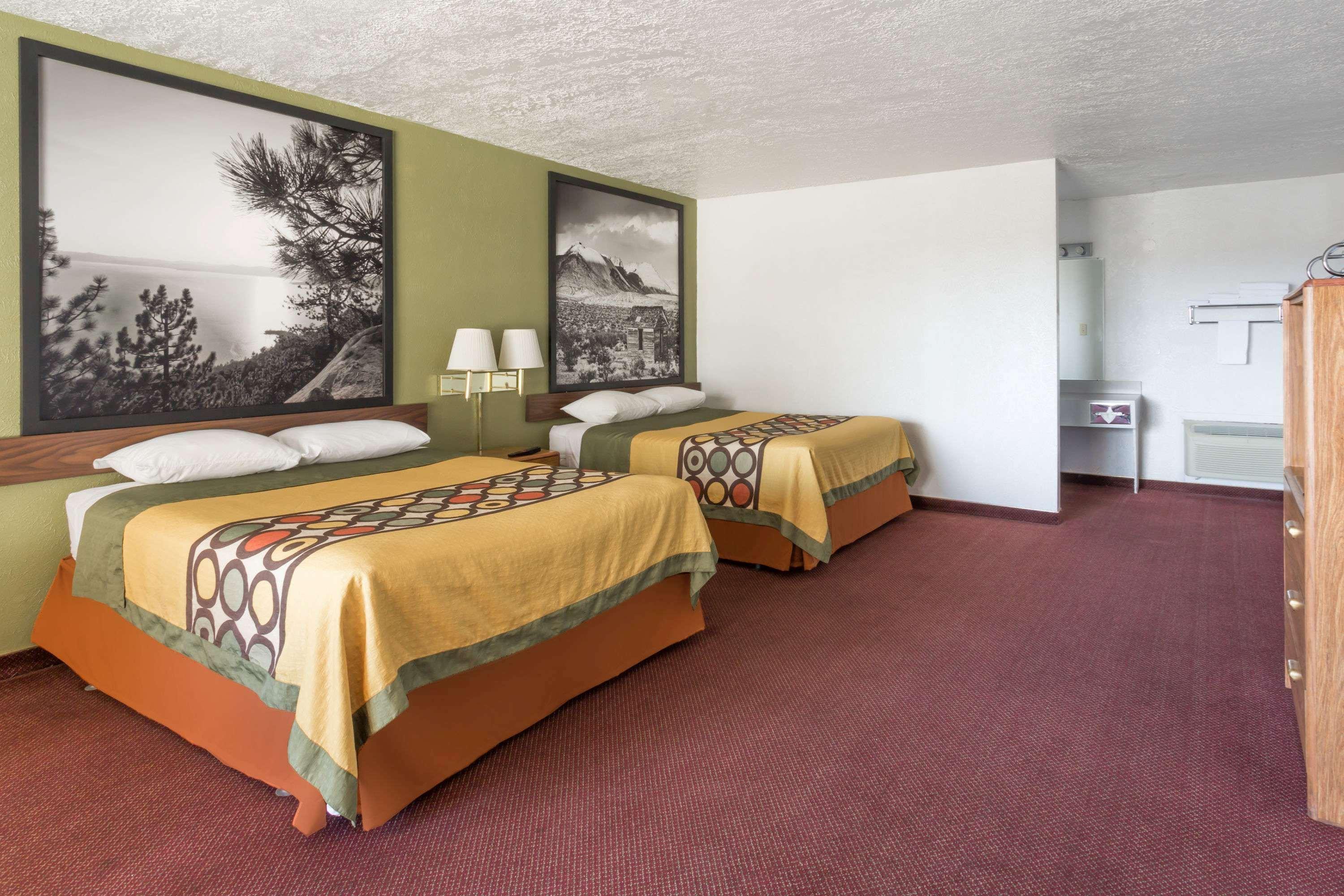 Super 8 By Wyndham Wells Exterior foto