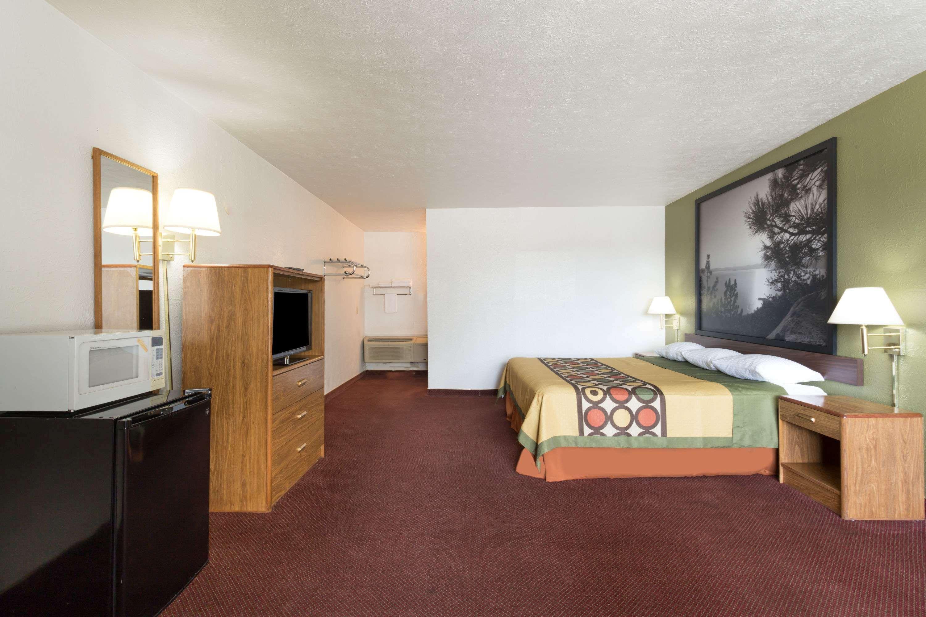 Super 8 By Wyndham Wells Exterior foto